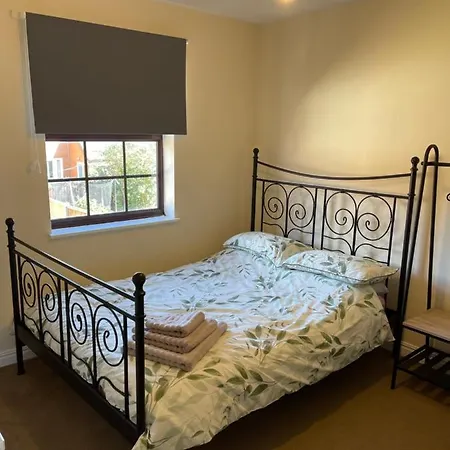 Large, Quiet, Sleeps 16, 4 Bathrooms, Parking, Leicester Exterior photo