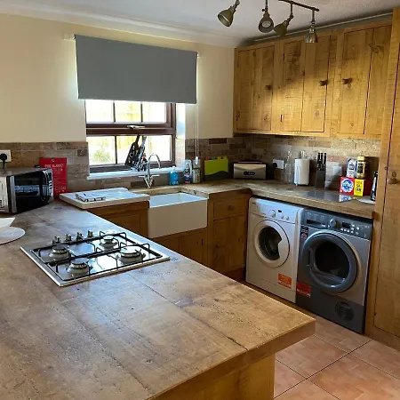 Large, Quiet, Sleeps 16, 4 Bathrooms, Parking, Leicester Exterior photo