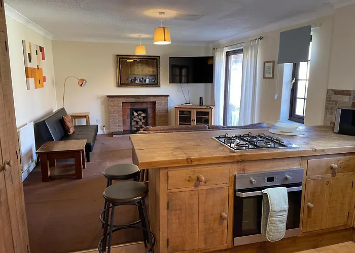 Large, Quiet, Sleeps 16, 4 Bathrooms, Parking, Leicester