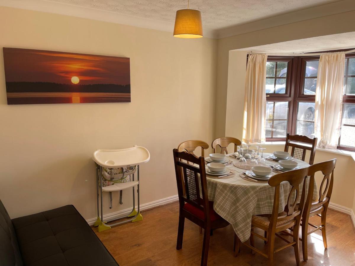 Large, Quiet, Sleeps 16, 4 Bathrooms, Parking, *