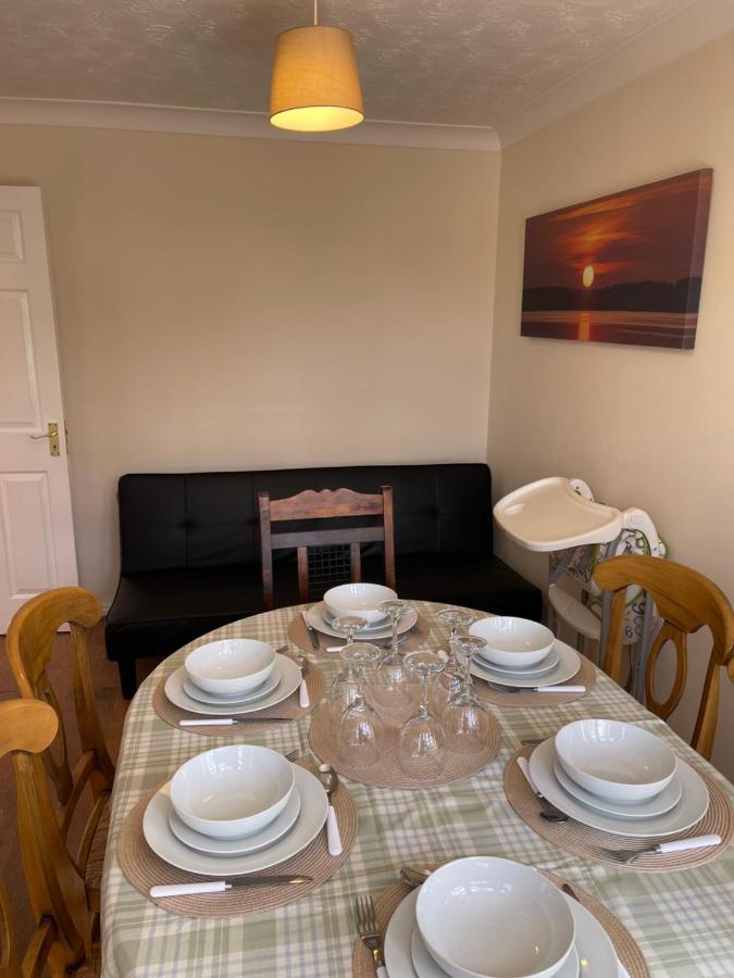 Large, Quiet, Sleeps 16, 4 Bathrooms, Parking, * Leicester