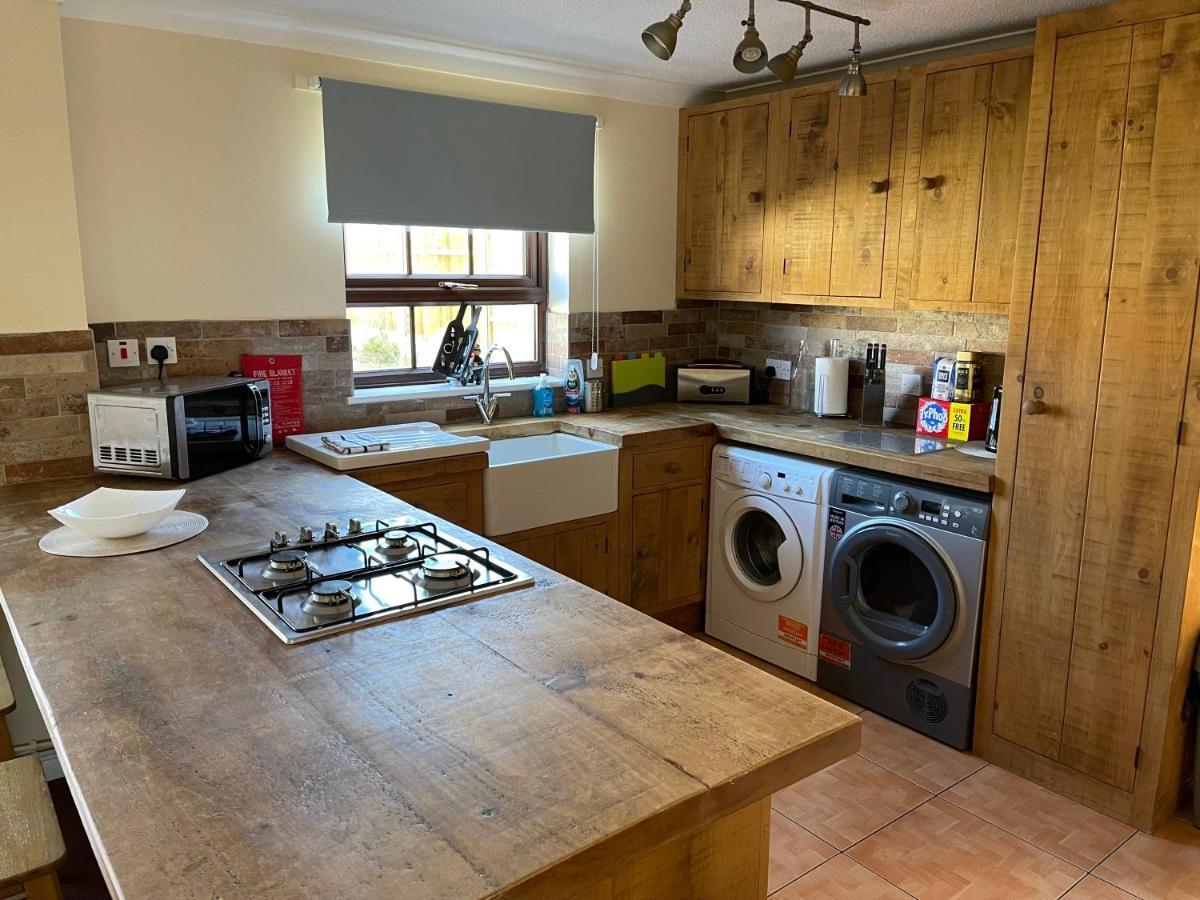 Holiday home Large, Quiet, Sleeps 16, 4 Bathrooms, Parking, Leicester
