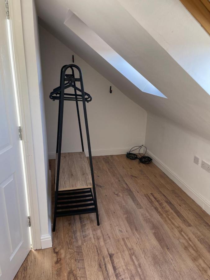 Holiday home Large, Quiet, Sleeps 16, 4 Bathrooms, Parking, *