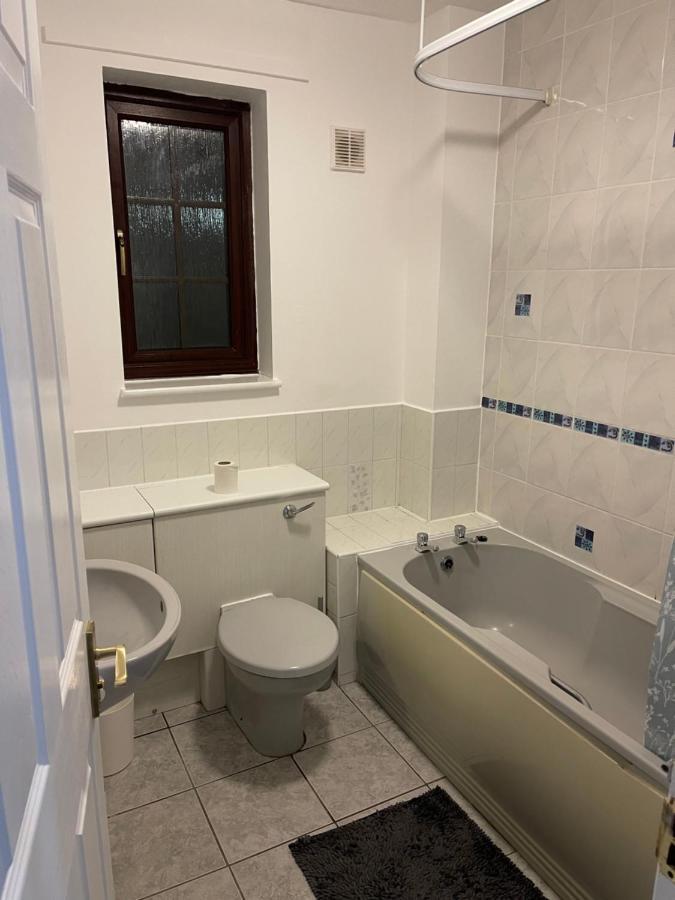 Holiday home Large, Quiet, Sleeps 16, 4 Bathrooms, Parking, *