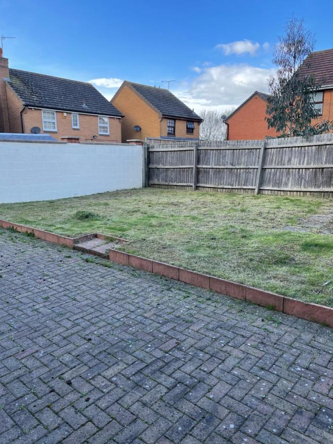 Large, Quiet, Sleeps 16, 4 Bathrooms, Parking, *