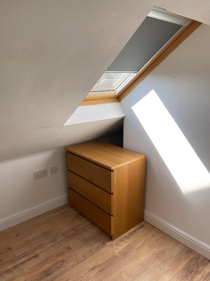 Large, Quiet, Sleeps 16, 4 Bathrooms, Parking, Holiday home *